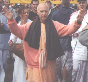 Candramauli Swami Dances on Harinama